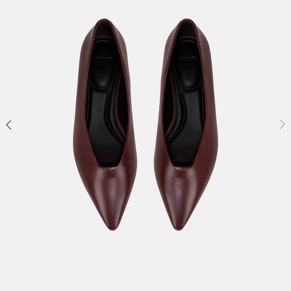 VINCE ISABEL Leather Flats NWOT -Size 8 Deep Cherry color EUR size- 38.5